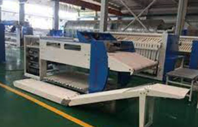 Electrostatic removal of washing folding machine